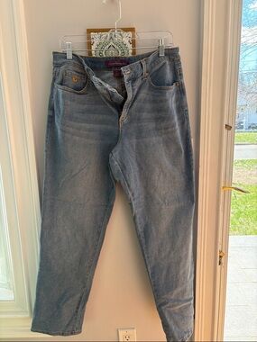 Gloria Vanderbilt light blue slim leg jeans